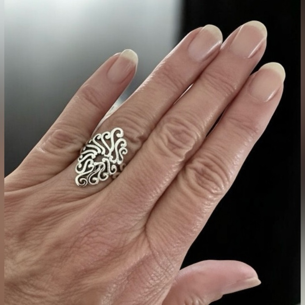 NWT 925 Sterling Silver Swirl Ring! Available in Sizes 6-10! NEW!